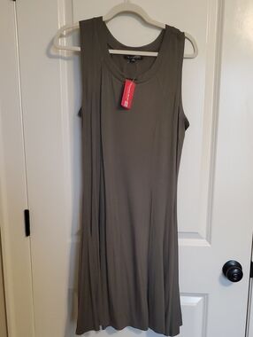 🟠 Everyday Sleeveless Swing Dress - Olive NWT